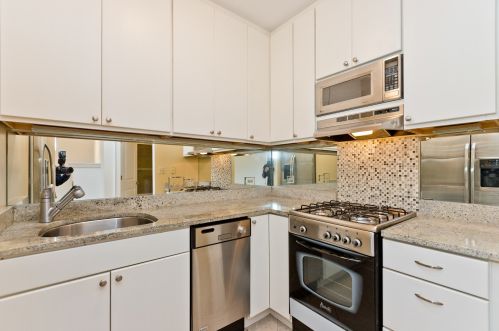 5230 Kenmore Ave, Chicago, IL 60640-2406