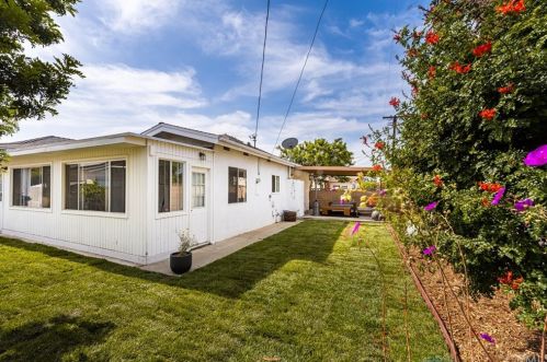 22631 Hickory Ave, Torrance CA  90505-2945 exterior