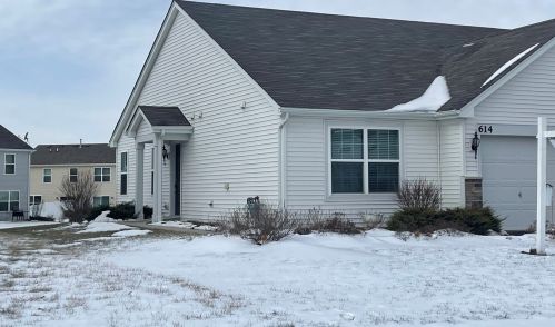 614 Vine St, Pingree Grove, IL 60140-5620