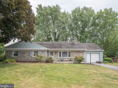 2106 Lyndell Dr, Lancaster PA  17601-5728 exterior