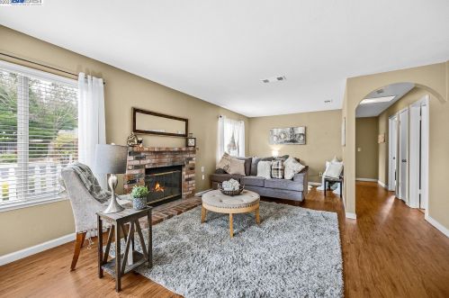 649 Shelley St, Livermore, CA 94550-2387