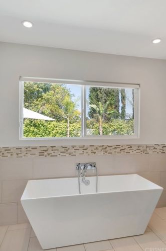 3634 Royal Woods Dr, Van Nuys CA  91403-4214 exterior