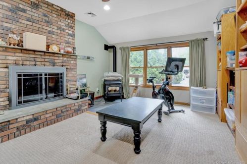 7 Stoughton Rd, Southington, CT 06489-1508