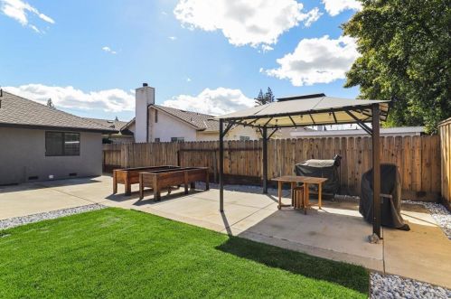 2665 Hawkeye Ave, Turlock CA  95380-2950 exterior