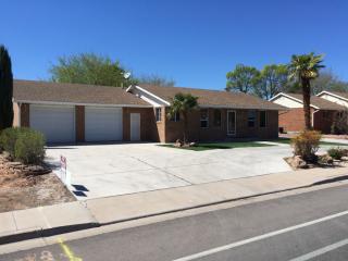 1335 Canyon View Dr, Santa Clara UT  84765-5546 exterior