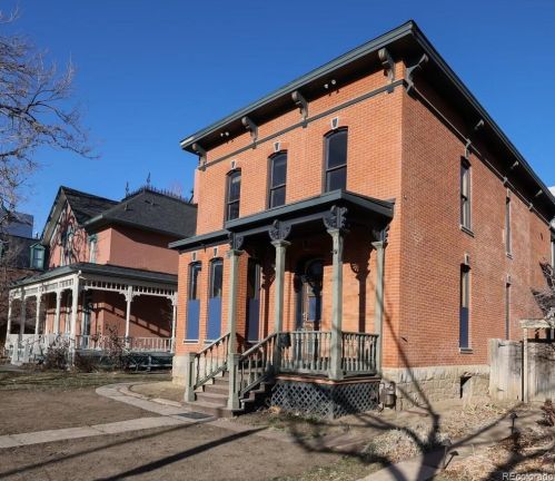 2127 Tremont Pl, Denver CO  80205-3132 exterior