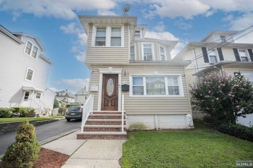 19 Gordon St, Ridgefield Park, NJ 07660-1111