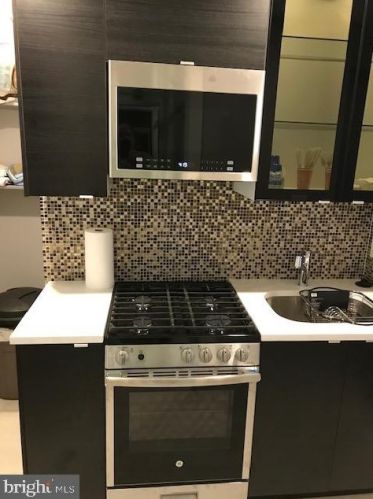 605 20 St, Philadelphia PA 19140-1005 exterior