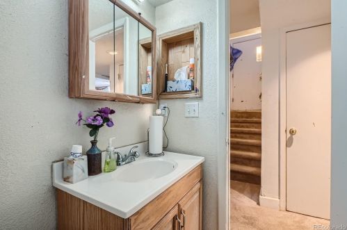 19003 Mansfield Dr, Aurora CO 80013-3657 exterior