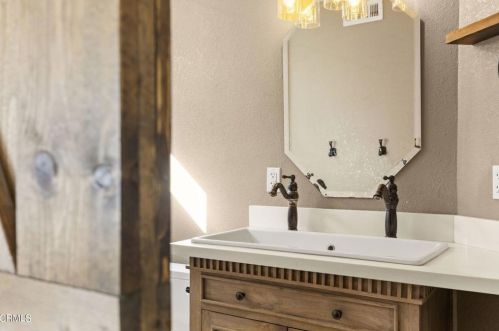 3072 Lamplighter St, Simi Valley CA  93065-5287 exterior