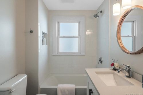 14 Elton Ct, Norwalk CT  06851-4830 exterior