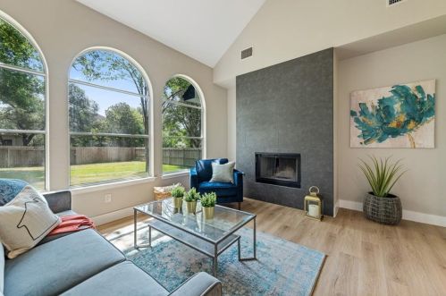 10209 Broomflower Dr, Austin TX  78739-1448 exterior