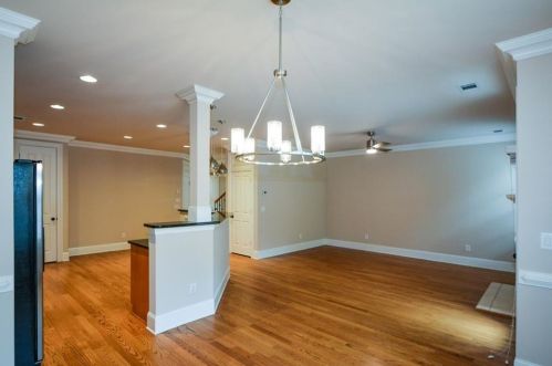 7880 Glisten Ave, Atlanta GA  30328-2465 exterior