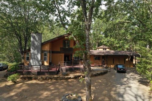 622 Draper Valley Rd, Selma, OR 97538-9767