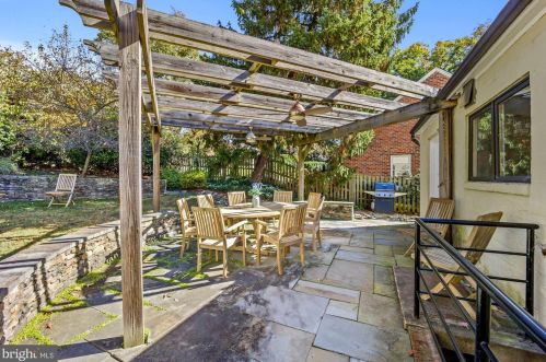 8009 Glenside Dr, Silver Spring MD 20912-7327 exterior