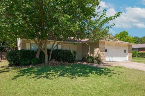 7612 Red Willow Rd, Fort Worth, TX 76133-7568