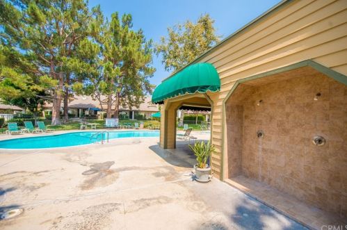 988 Arrow Hwy, Upland CA  91786-5462 exterior