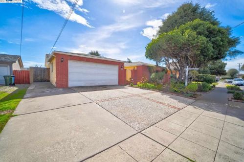 6192 Tourraine Dr, Newark, CA 94560-1741