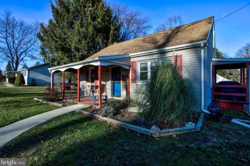 1905 Barton Dr, Lancaster, PA 17603-9540