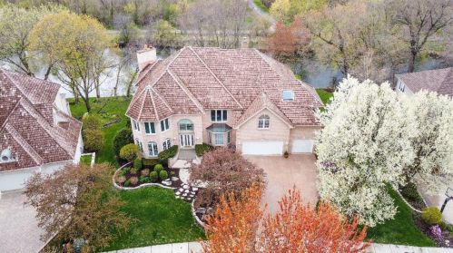 2215 River Woods Dr, Naperville, IL 60565-6358