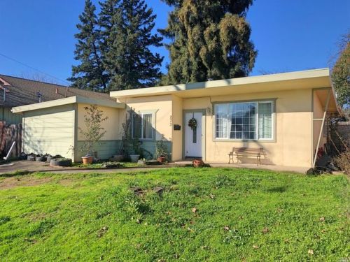 273 Irvington Dr, Ukiah CA  95482-3854 exterior