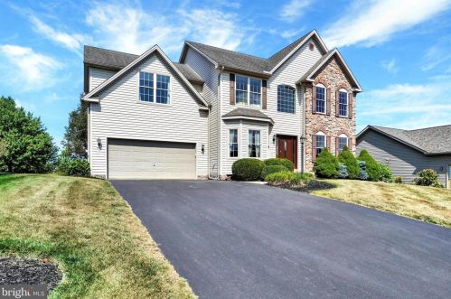 1433 Farm Cross Way, York PA  17408-8537 exterior