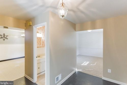 7412 Reservation Dr, Springfield VA  22153-1327 exterior