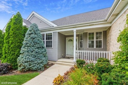 1205 Orchard Ln, Alden, IL 60033-3714