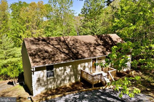 445 Highview Rd, Harpers Ferry, WV 25425-5690