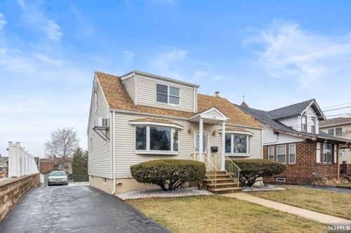48 Centre St, Nutley, NJ 07110-3725