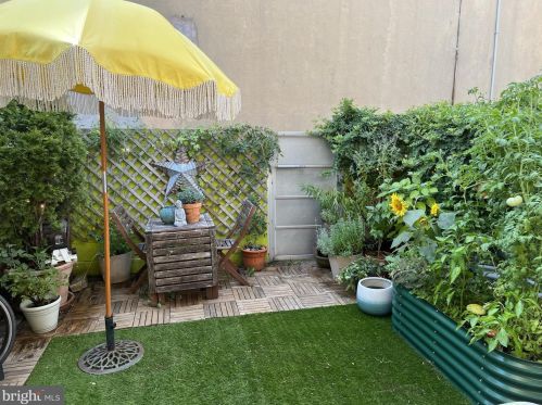 2328 12th St, Philadelphia PA  19133-1007 exterior