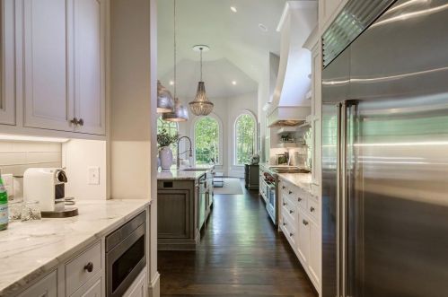 2799 Mabry Rd, Atlanta GA  30319-2828 exterior