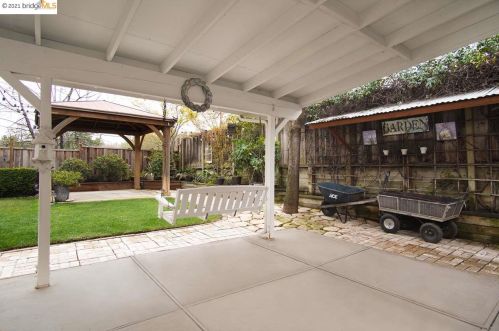 1320 Sherwood Dr, Concord CA  94521-3350 exterior