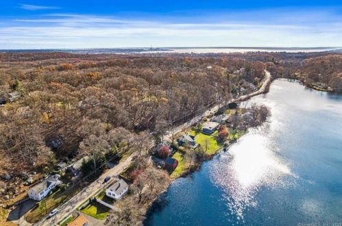 72 Flanders Rd, Niantic CT  06357-1525 exterior