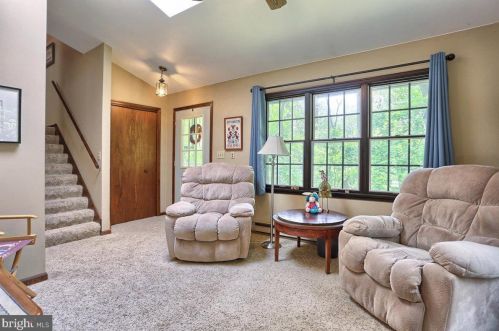 2122 Walnut Bottom Rd, Carlisle PA 17015-9122 exterior