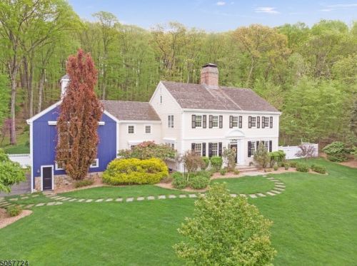 10 Barberry Row, Chester, NJ 07930-3007