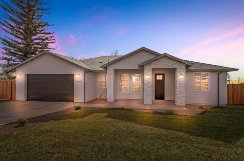 5776 Kenglo Dr, Paradise, CA 95969-4817
