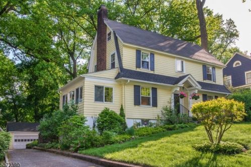 22 Nassau Rd, Montclair, NJ 07043-2005