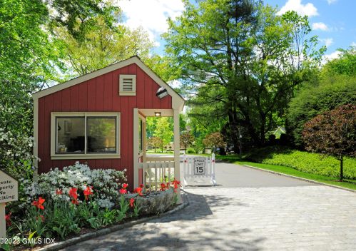 114 Lyon Farm Dr, Greenwich, CT 06831-4351