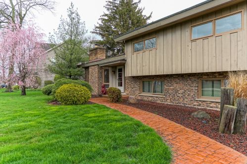 305 Waterman Ave, Wheeling, IL 60070-1444