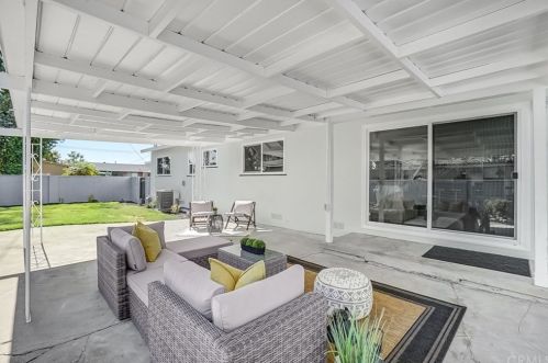 1048 Fairbrook Ln, Santa Ana CA  92706-1106 exterior