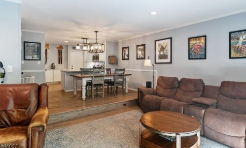 53 Manor Dr, Princeton NJ  08540-1643 exterior