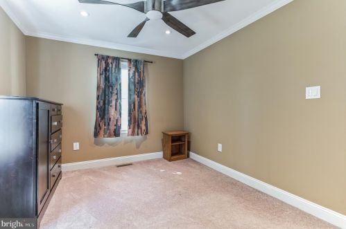 7318 Eggar Woods Ln, Springfield VA  22153-2012 exterior