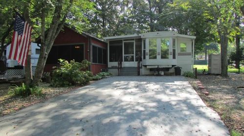 66 Maple Wood Ln, Cleveland, GA 30528-2192