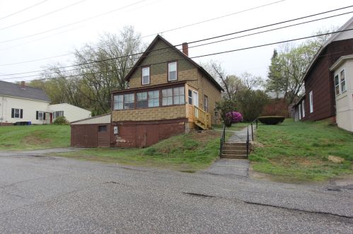 41 Avon St, Lewiston, ME 04240-7503