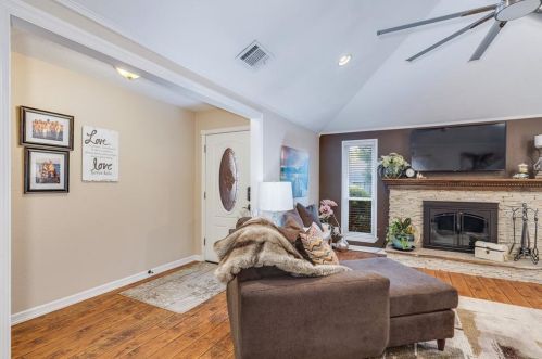 1521 Barclay Dr, Carrollton TX 75007-2836 exterior