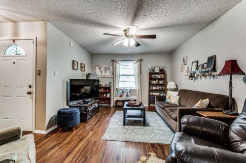 2119 Royal Oaks Dr, Irving TX 75060-5130 exterior