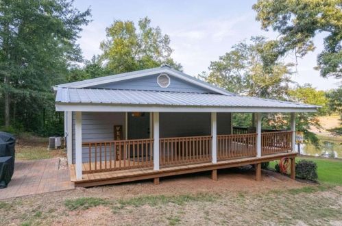 105 Lake St, Jefferson, GA 30549-5657