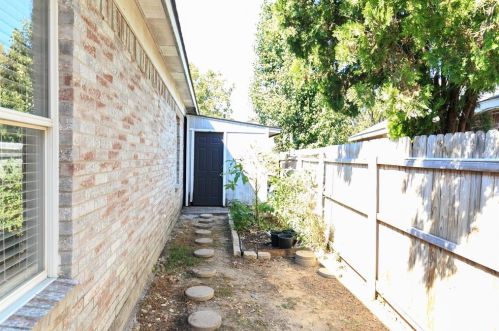 1101 Whistle Stop Dr, Fort Worth TX 76131-4924 exterior