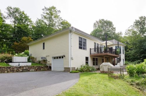 89 Falcon Ridge Rd, Torrington CT  06790-4389 exterior